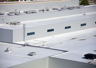 Large-roofing-system-on-a-commercial-building